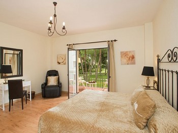 Аренда апартаментов Марбелья (Marbella) - Апартаменты в аренду Клаб (Клуб) Плайас дель Дуке Club Playas del Duque Порт (Пуэрто) Банус Puerto Banús Коста дель Соль Costa del Sol Испания