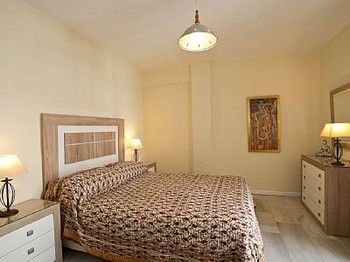 Аренда апартаментов Марбелья (Marbella) - Апартаменты в аренду Клаб (Клуб) Плайас дель Дуке Club Playas del Duque Порт (Пуэрто) Банус Puerto Banús Коста дель Соль Costa del Sol Испания